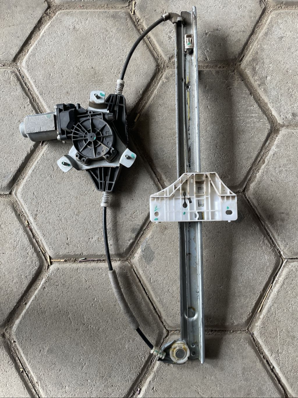 Kuv 100 rear right winder motor