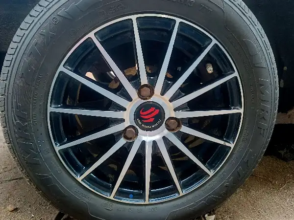 Renault Kwid Alloy wheels 4pcs Available