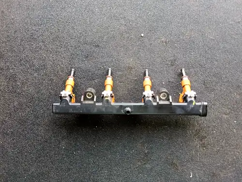 Toyota urban cruiser petrol rails/injecter