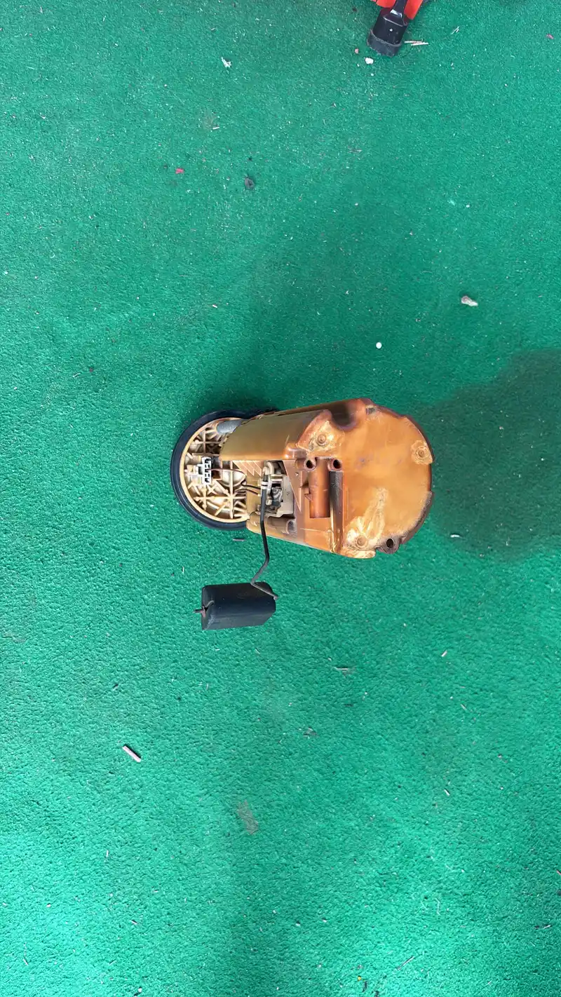 Innova diesel 2008 fuel pump/float