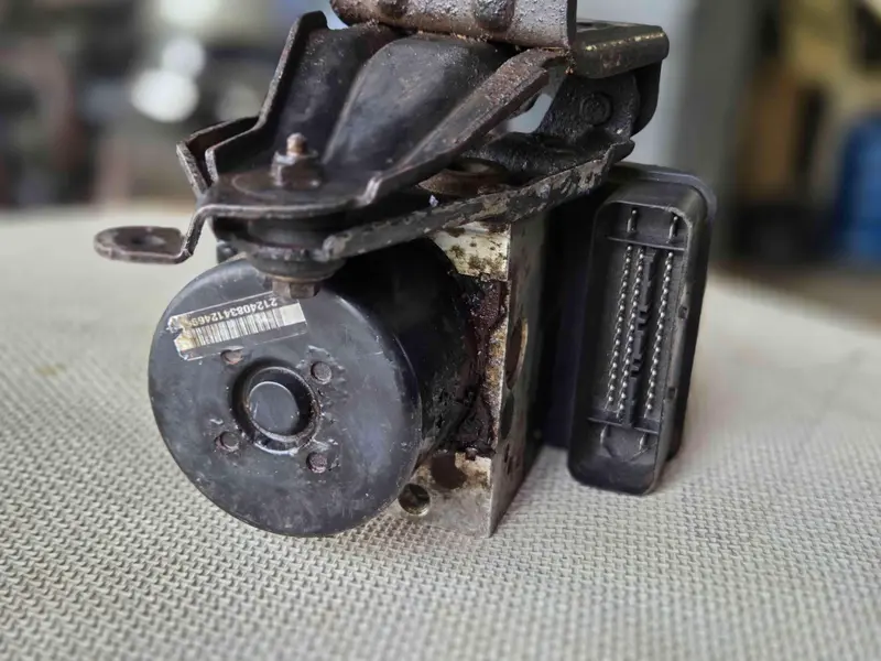 2010 to 2014 Skoda Superb ABS