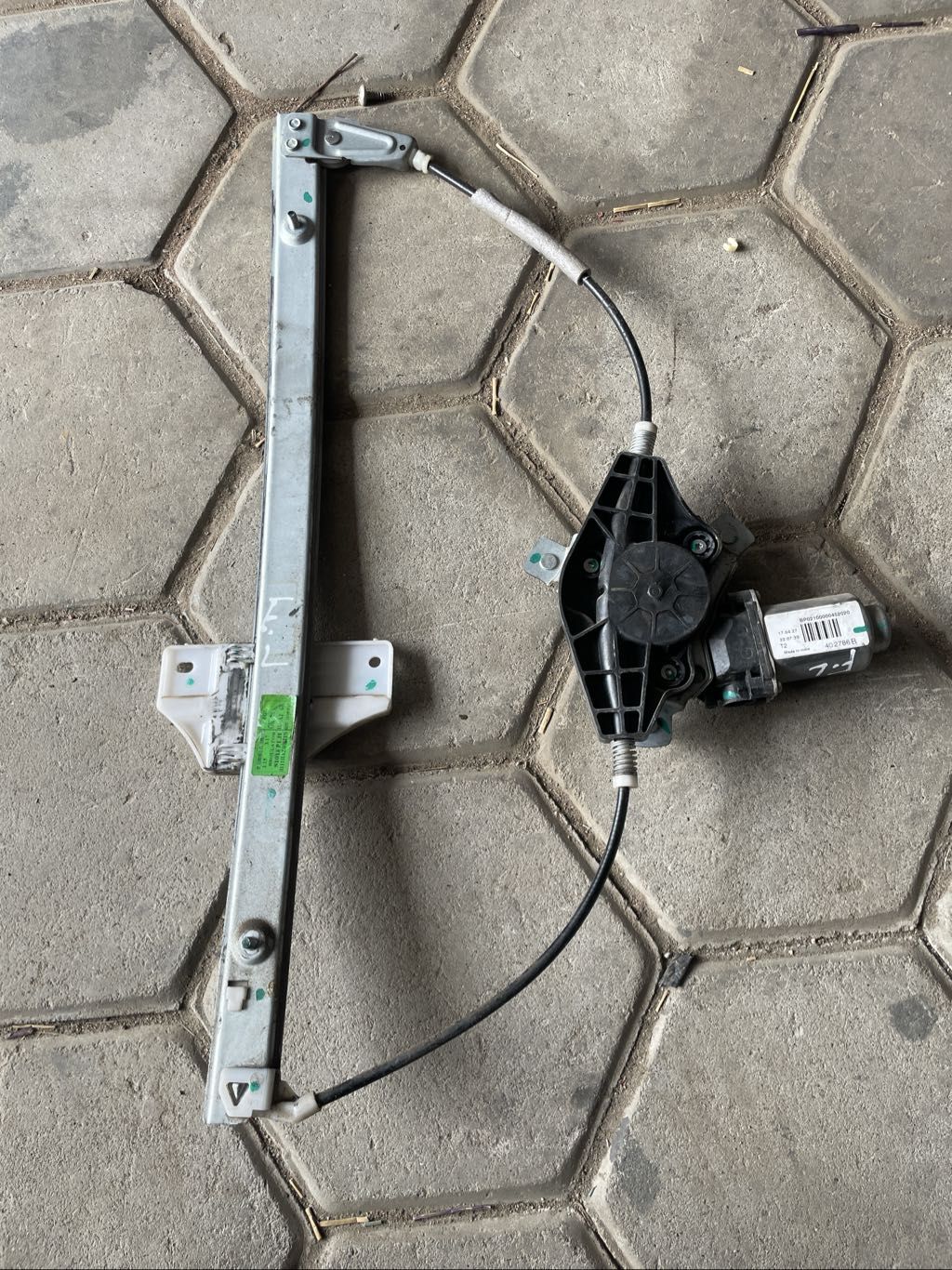 Kuv 100 front left door window motor