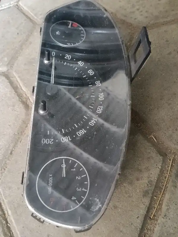 Tata Vista cluster/meter