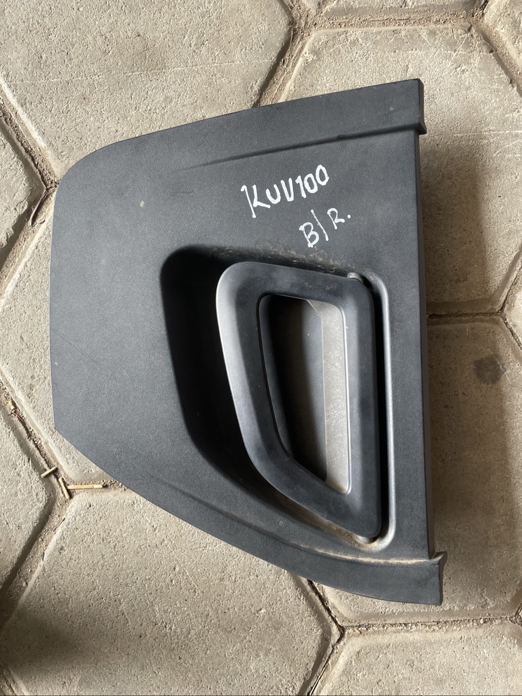 Kuv 100 rear right door handle