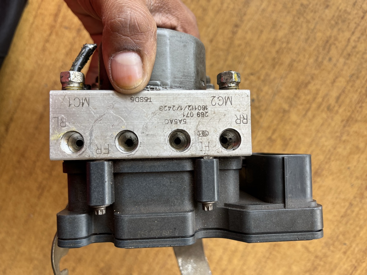 Honda jazz abs control module petrol (automatic)