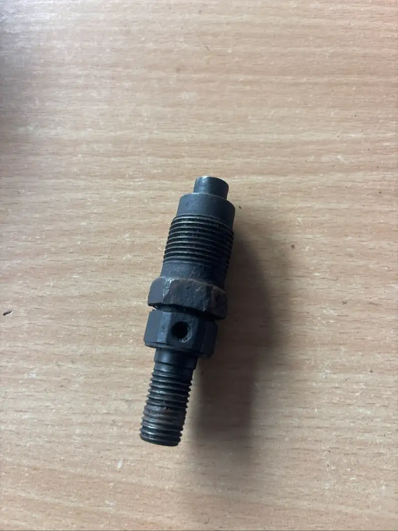 Lancer diesel fuel injector/nozzle