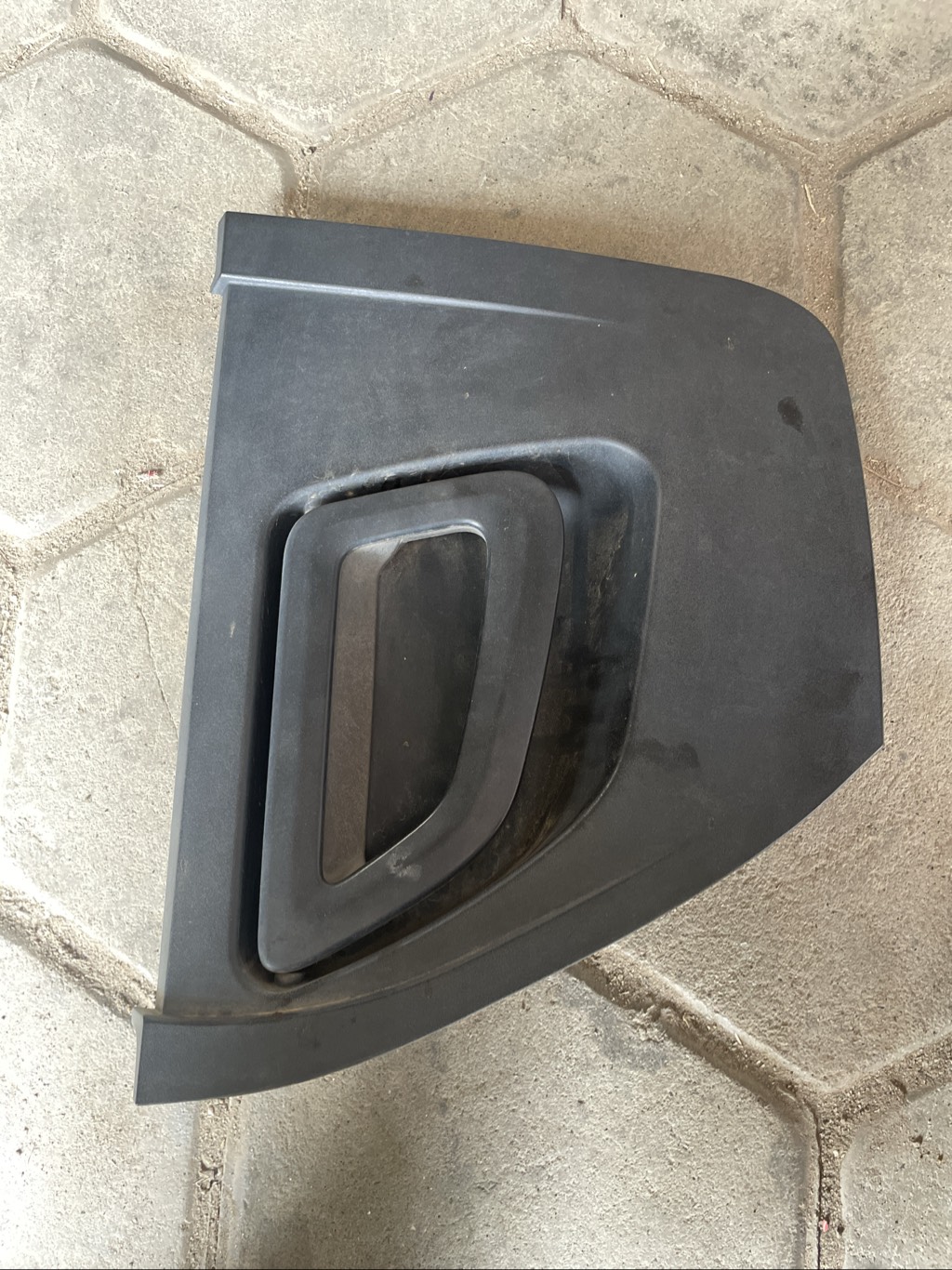 Kuv 100 Outer rear left door handle