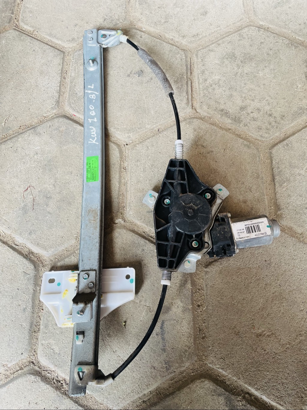 Kuv 100 rear left winder