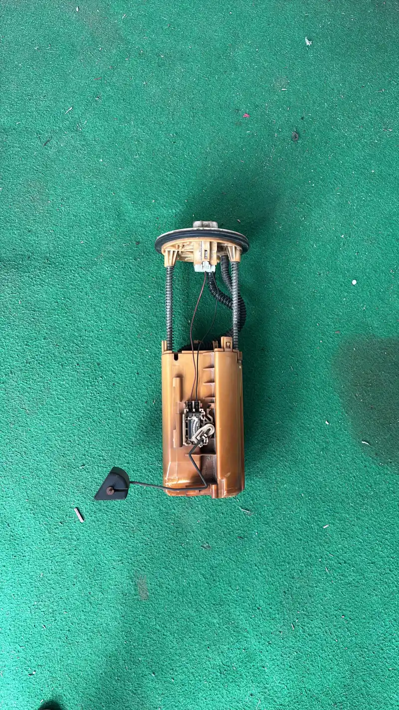 Innova diesel 2008 fuel pump/float