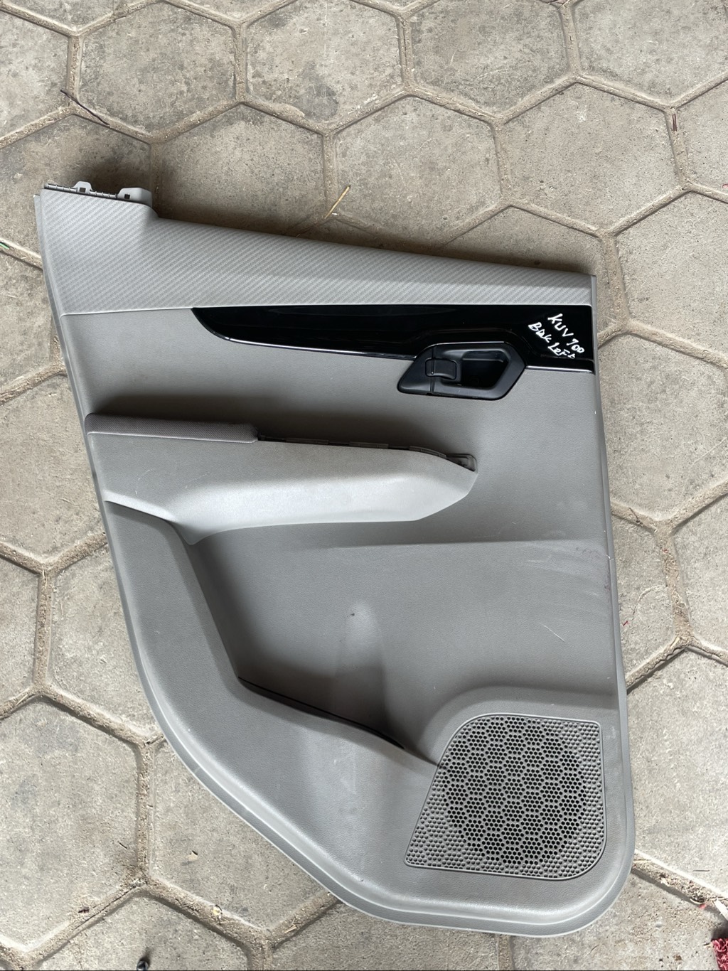 Kuv 100 rear left door pad