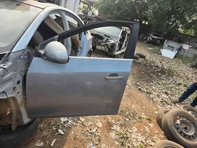 Cruz L/H fround Door used