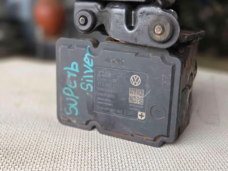 2010 to 2014 Skoda Superb ABS