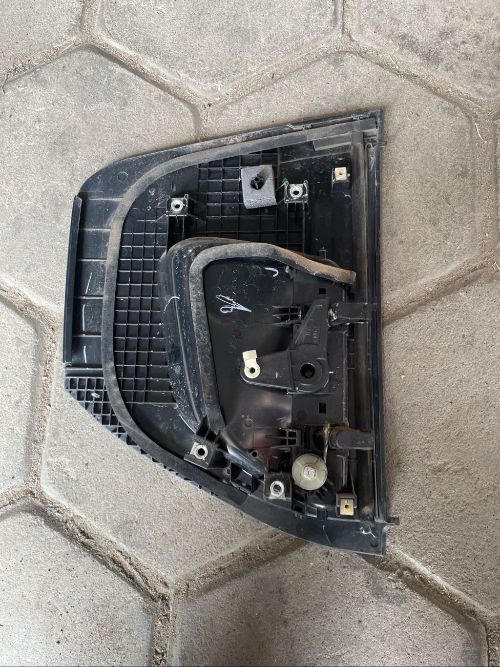 Kuv 100 Outer rear left door handle