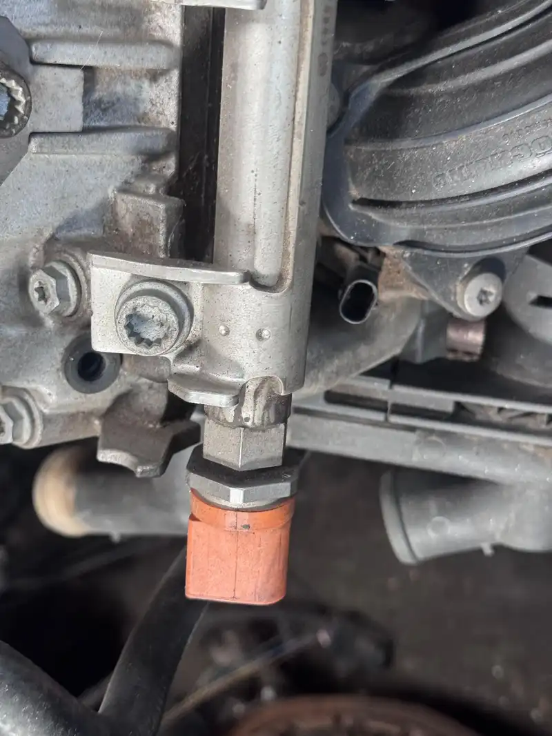 POLO GT TSI 2020 PETROL FUEL INJECTOR RAIL