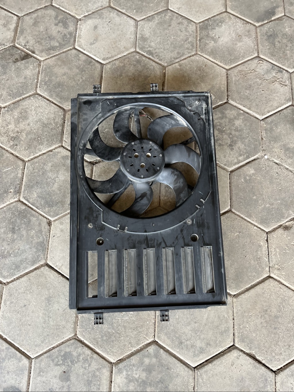 Volkswagen Vento radiator fan 1.5 (diesel)