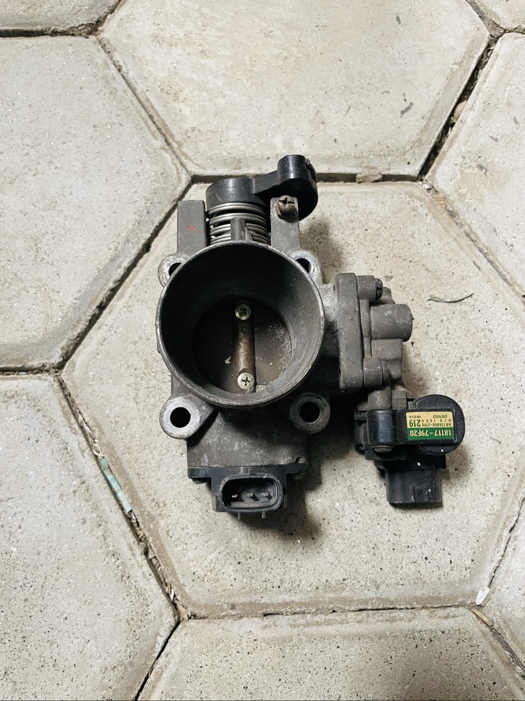 Maruthi Eeco throttle body