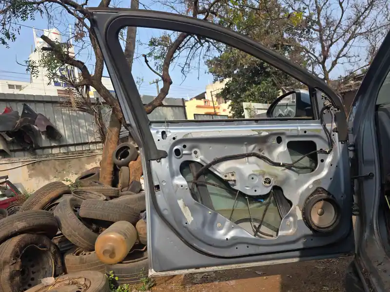 Cruz L/H fround Door used