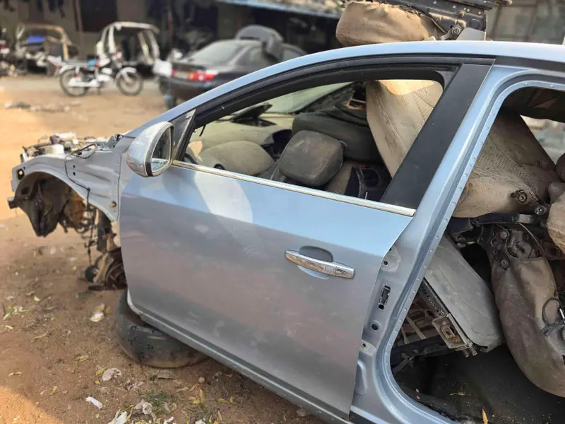 Cruz L/H fround Door used