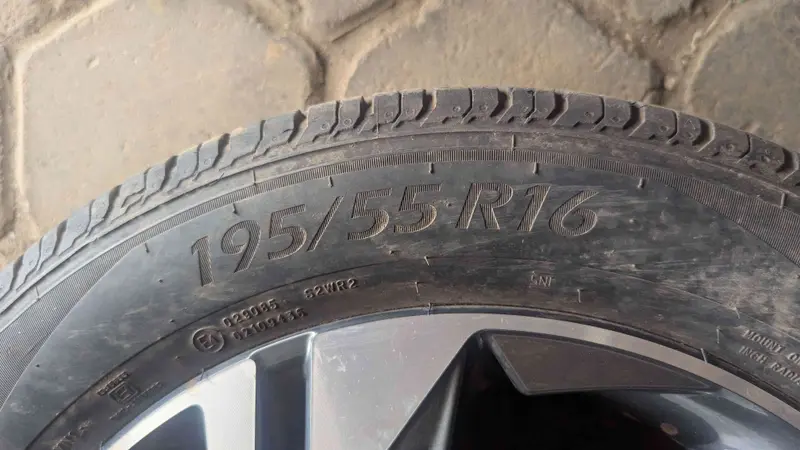 Hyundai Diamond Cut 16 inch Alloys set Available