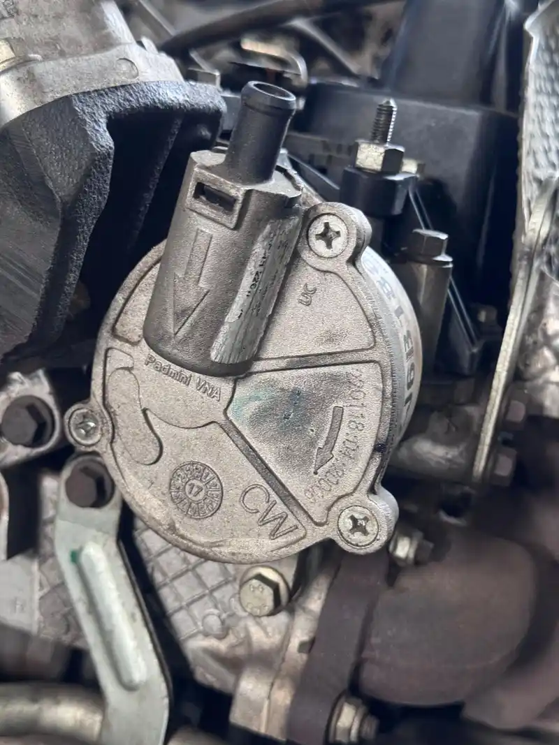 TUV 300 2017 DIESEL T8 VACCUM PUMP