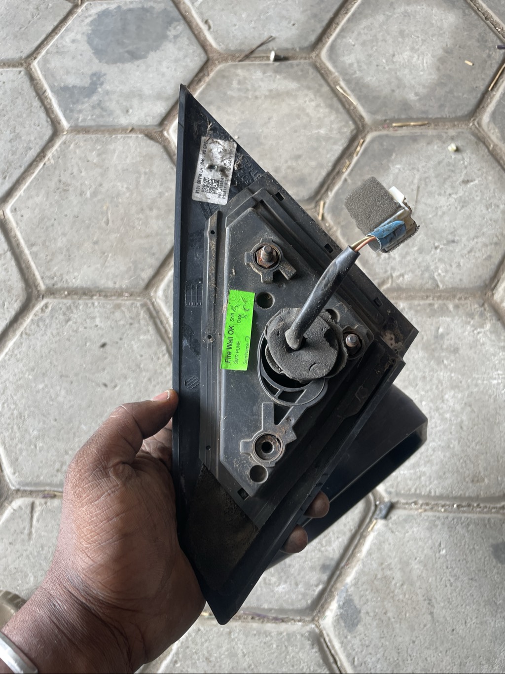 Kuv 100 front left door motor type mirror